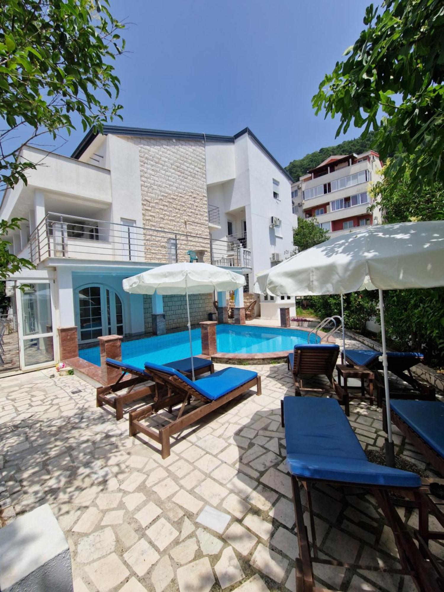 Golf Apartment